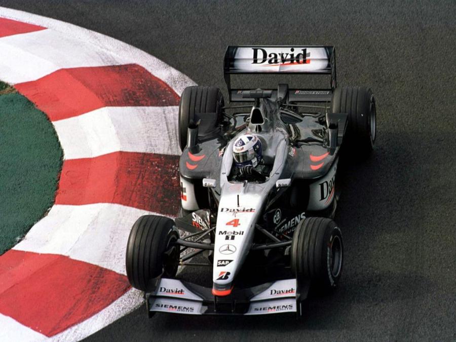  McLaren Mercedes-Benz MP4-16 2001 года  (фото 2 из 4)